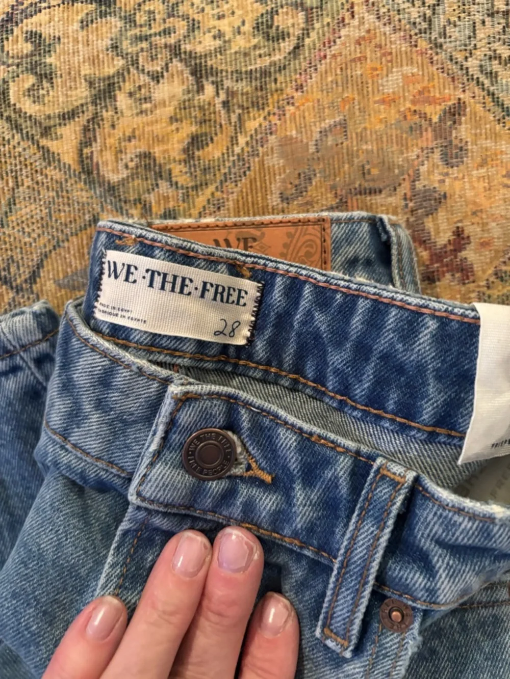 We The Free Deep Trance Mid Rise Dropped Boyfriend size 28S with 25' inseam - Picture 3 of 6